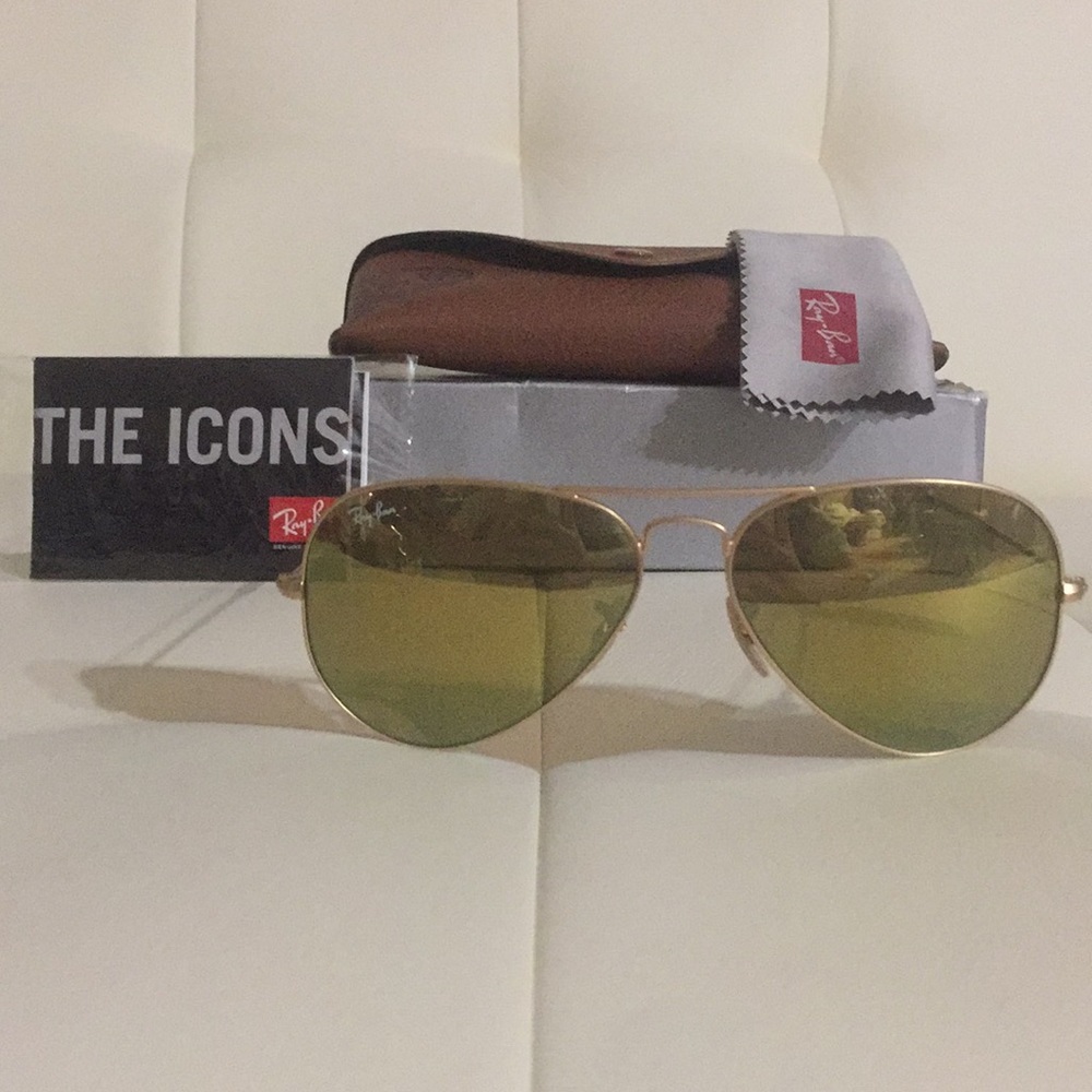 New 100% Authentic Ray Ban sunglasses 🐯